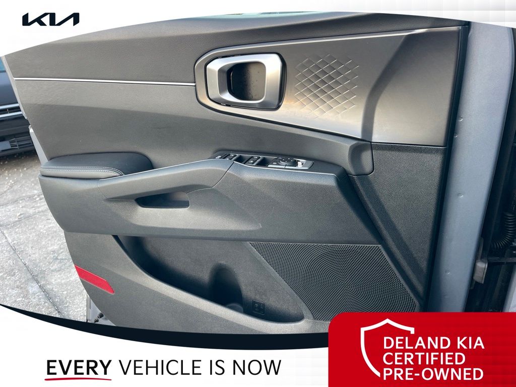 2024 Kia Sorento LX - Photo 22