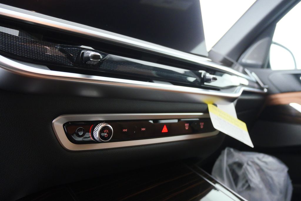 Thumbnail: 2026 BMW X5 - 21