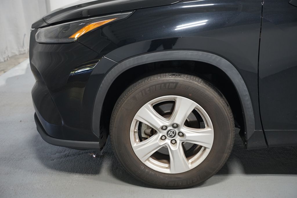 Thumbnail: 2022 Toyota Highlander - 5