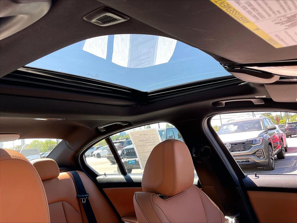 2023 BMW 3 Series — photo 21