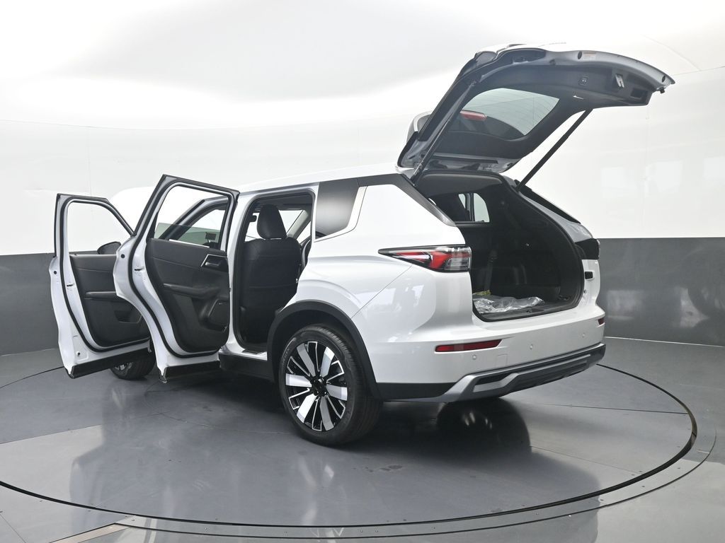 New 2026 Diamond White Mitsubishi SE image 84