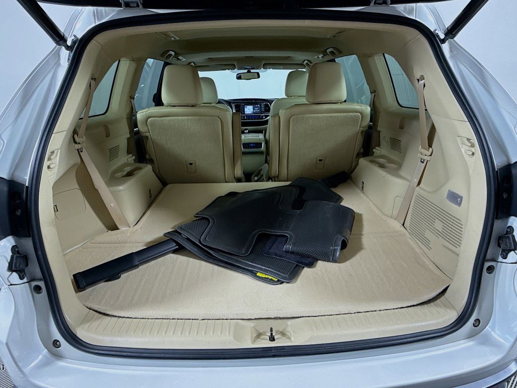 Thumbnail: 2015 Toyota Highlander - 25