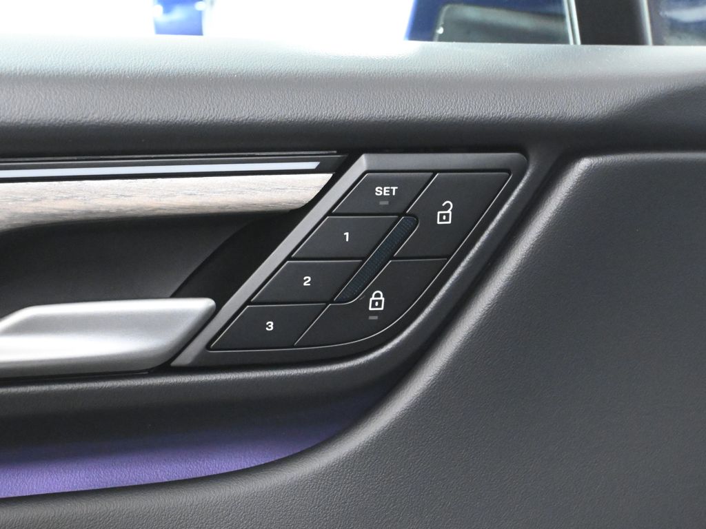 Thumbnail: 2024 Porsche Macan - 31