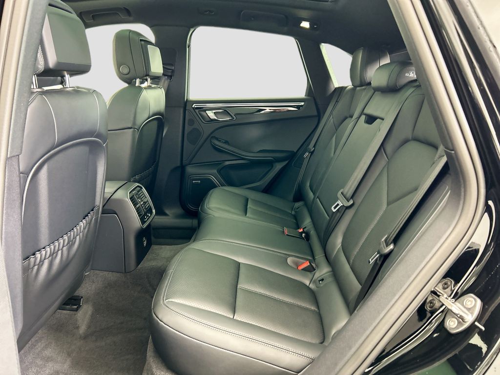 Thumbnail: 2026 Porsche Macan - 19