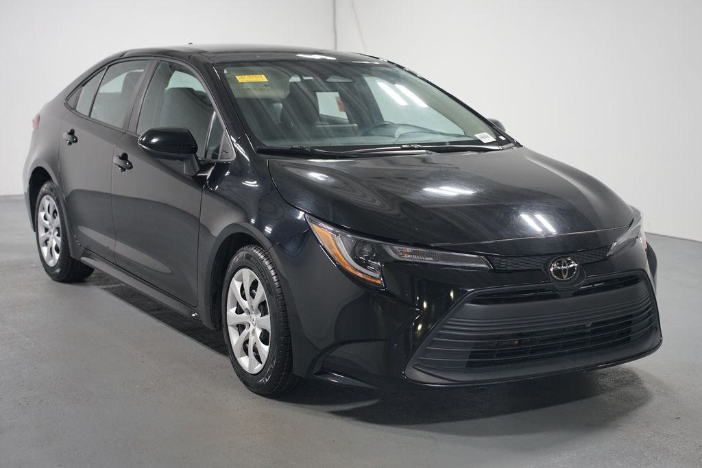 Thumbnail: 2023 Toyota Corolla - 3