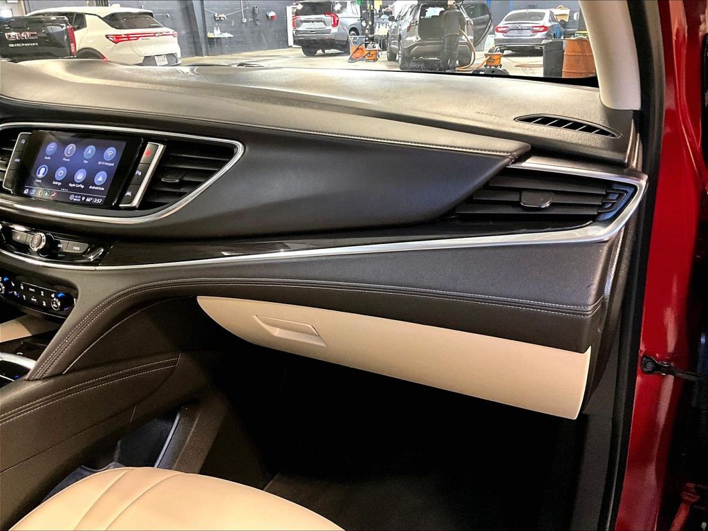 2023 Buick Enclave — photo 13
