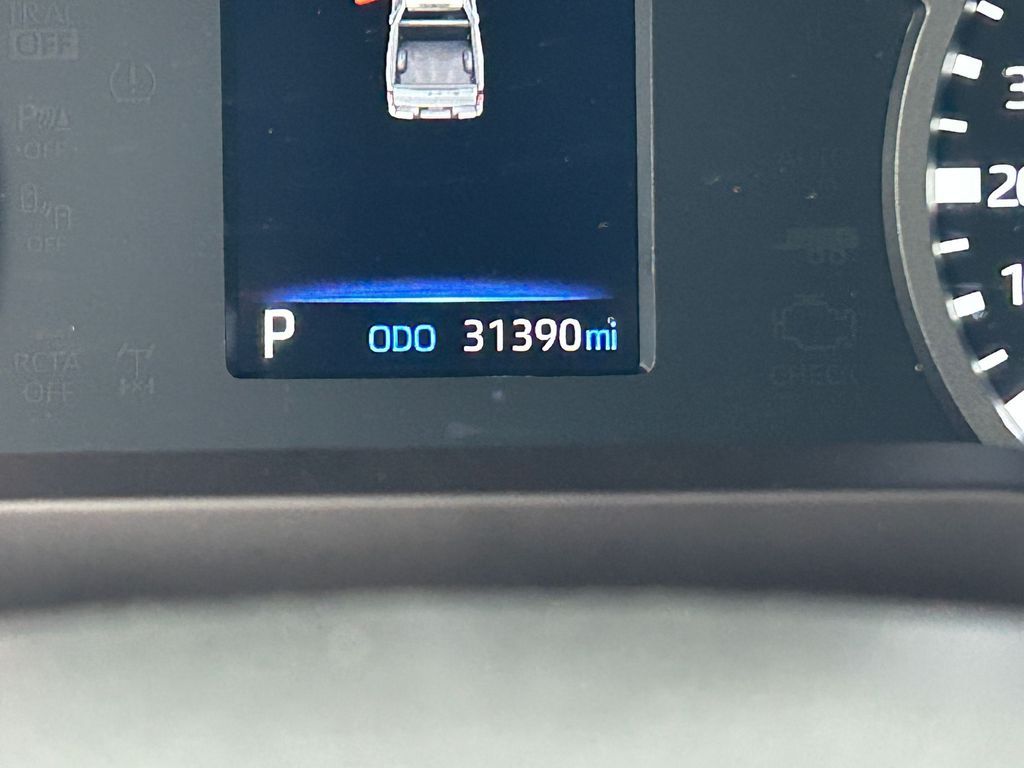 Used 2024 Wind Chill Pearl Toyota SR5 image 34