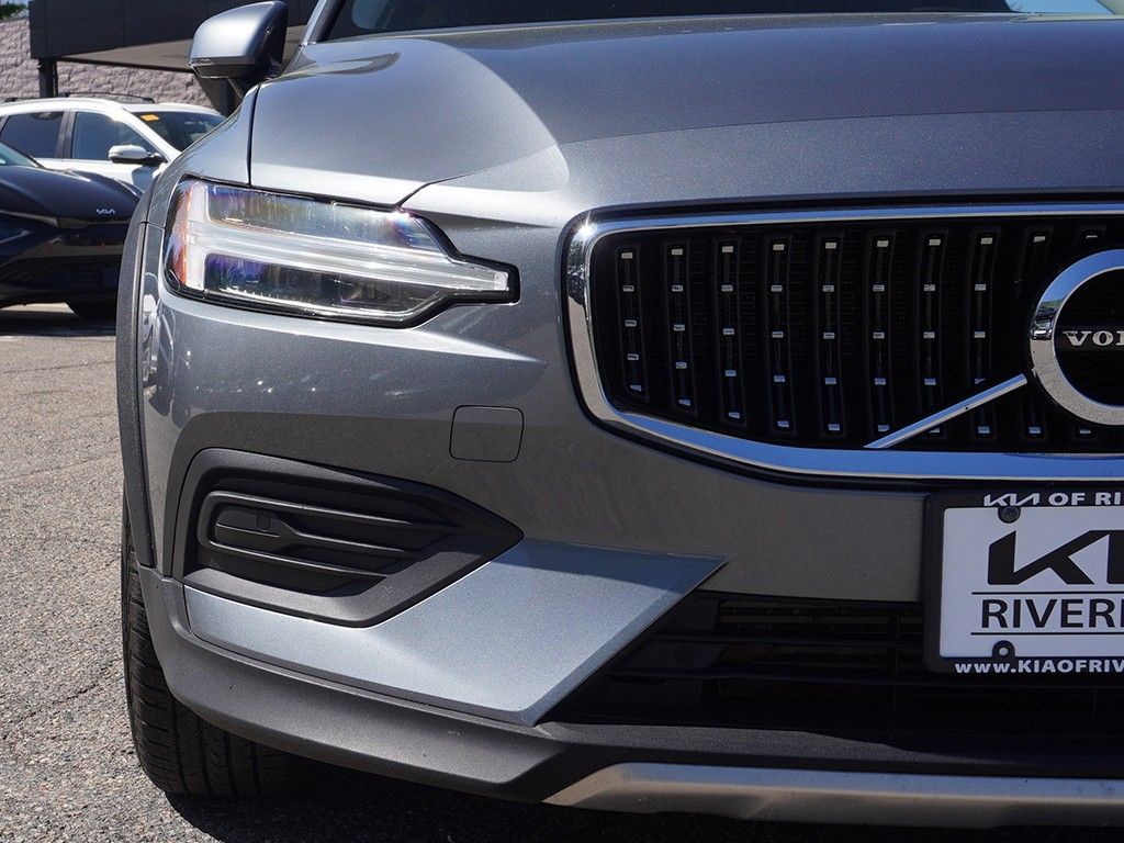 Used 2020 Gray Volvo T5 image 17