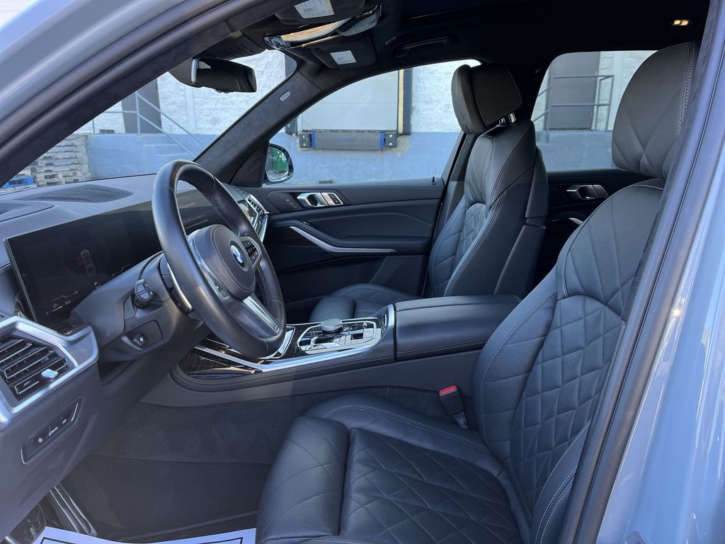 Thumbnail: 2024 BMW X7 - 11