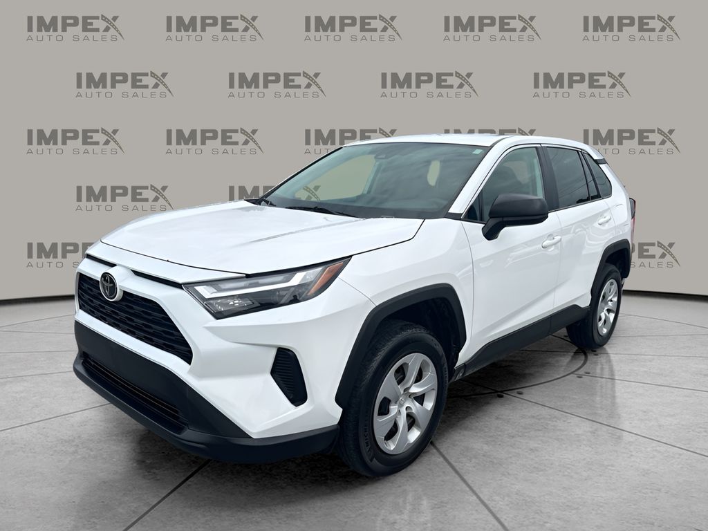 2024 Toyota RAV4 LE's photo