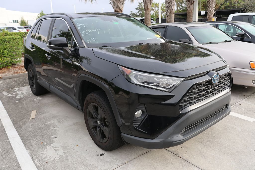 2020 Toyota RAV4 XLE 6