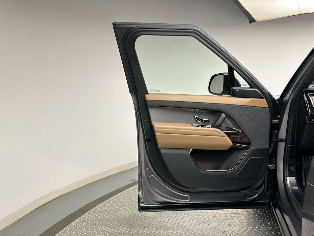 Thumbnail: 2024 Land Rover Range Rover Sport - 21