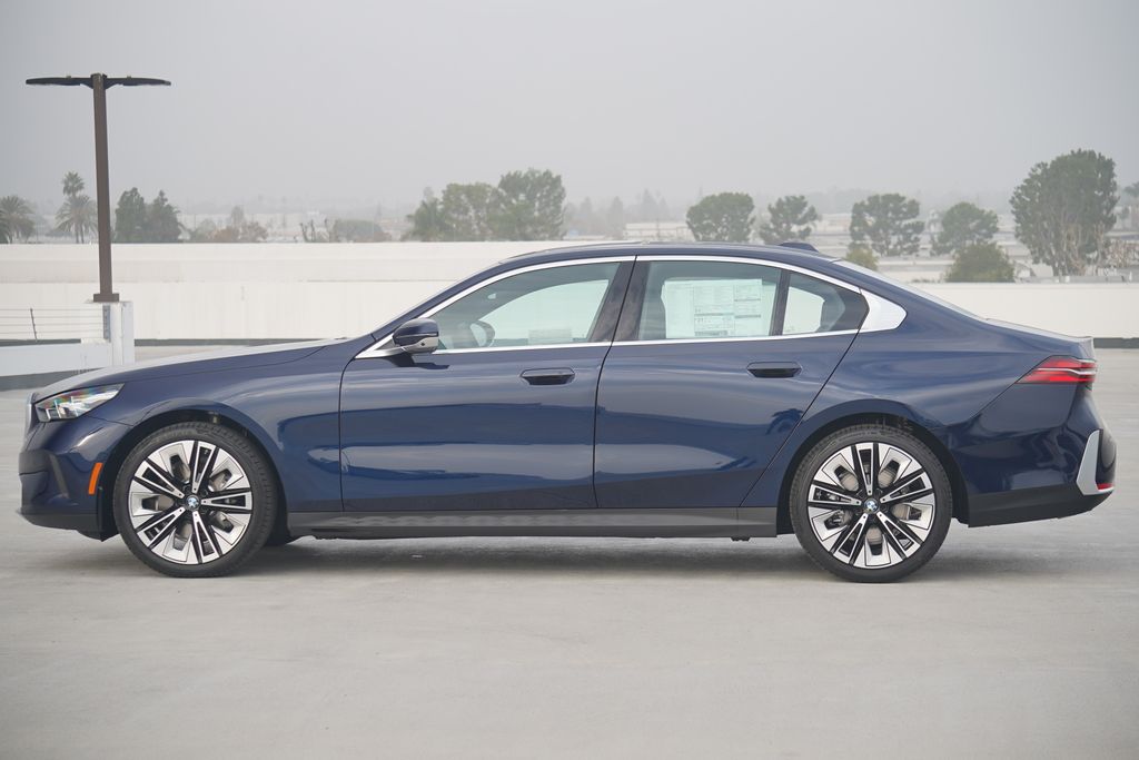 Thumbnail: 2026 BMW 5 Series - 4
