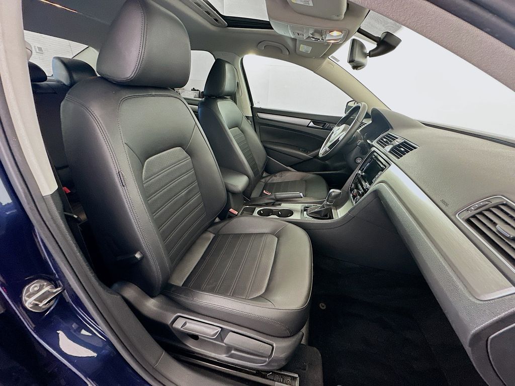 2014 Volkswagen Passat SE 28