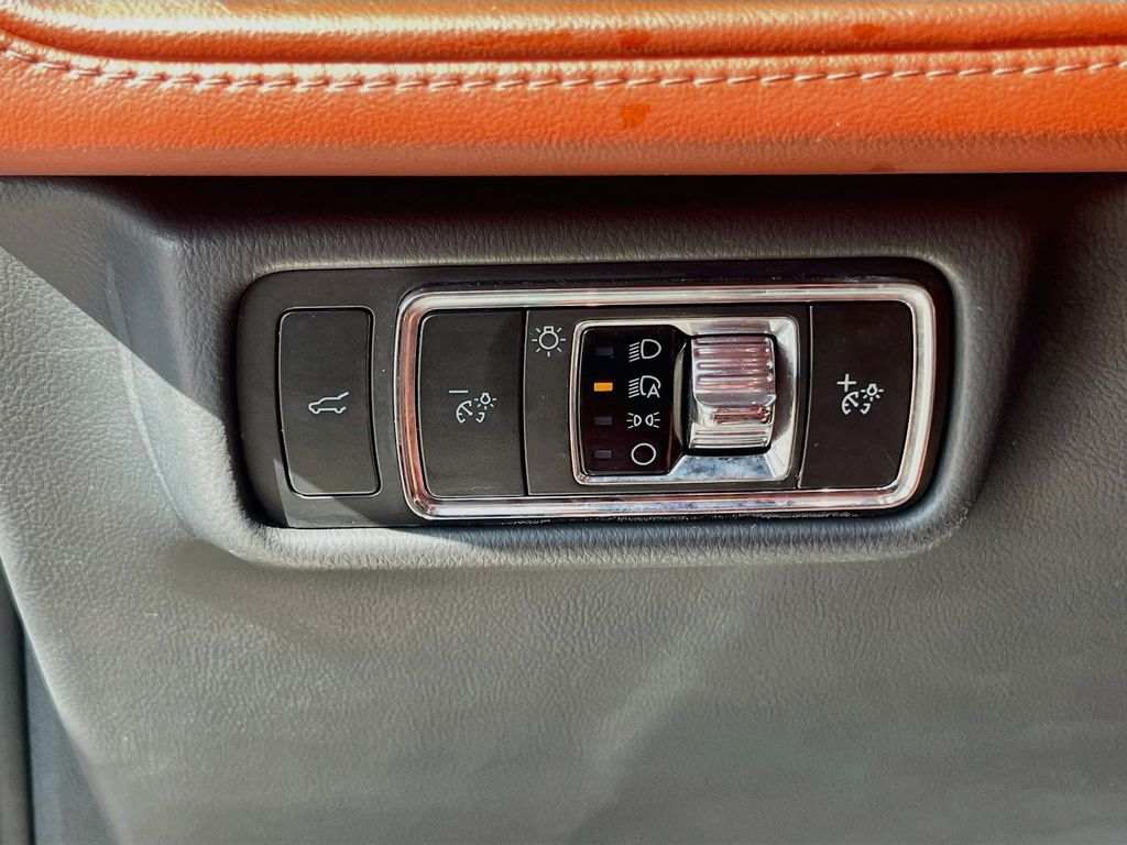2025 Lincoln Aviator Reserve White at AutoSavvy Houston Southwest