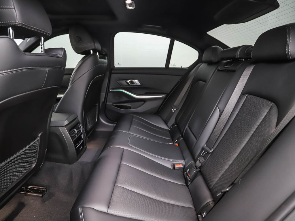 Thumbnail: 2023 BMW 3 Series - 21