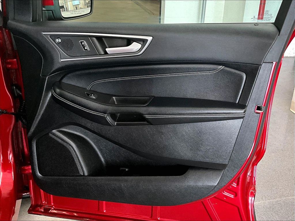 2022 Ford Edge — photo 12