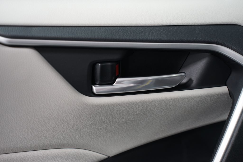 Thumbnail: 2025 Toyota RAV4 - 32