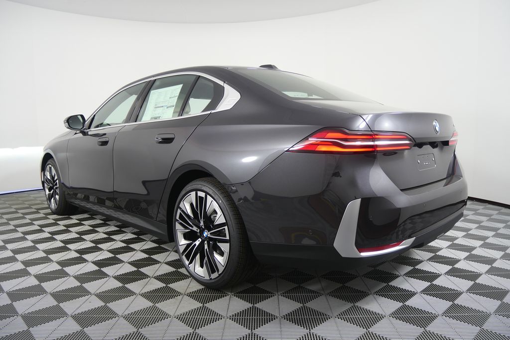 Thumbnail: 2026 BMW 5 Series - 5