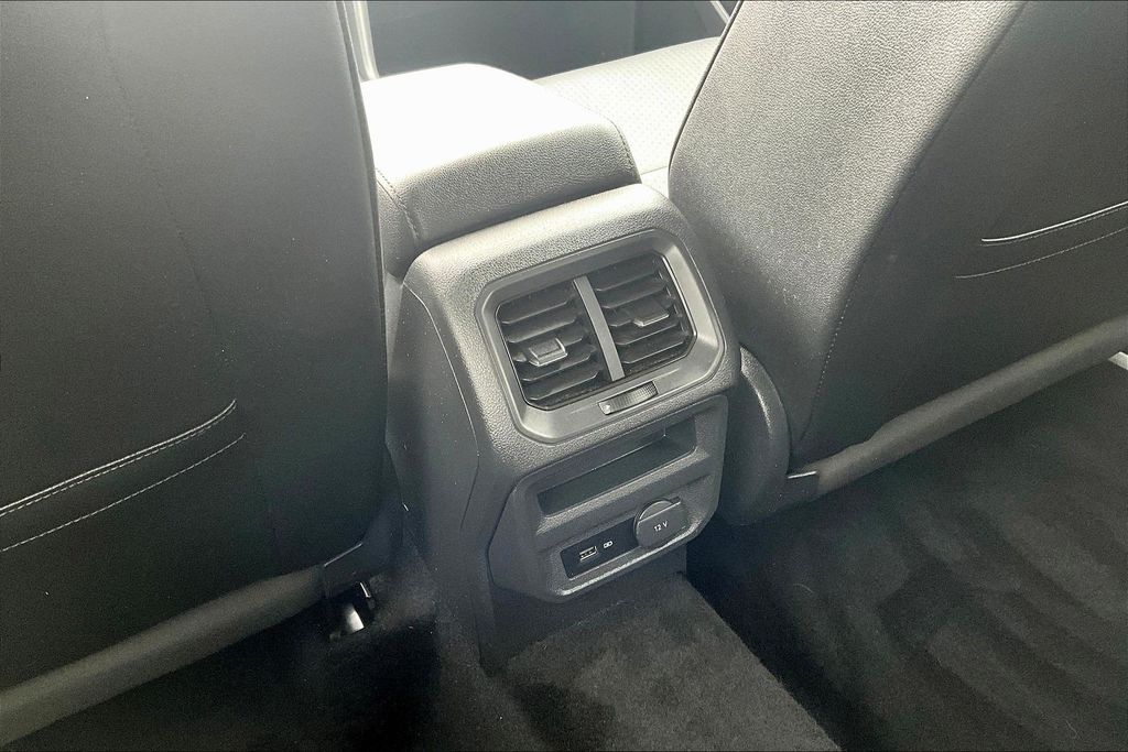 Used 2019 White Volkswagen 2.0T SE image 11