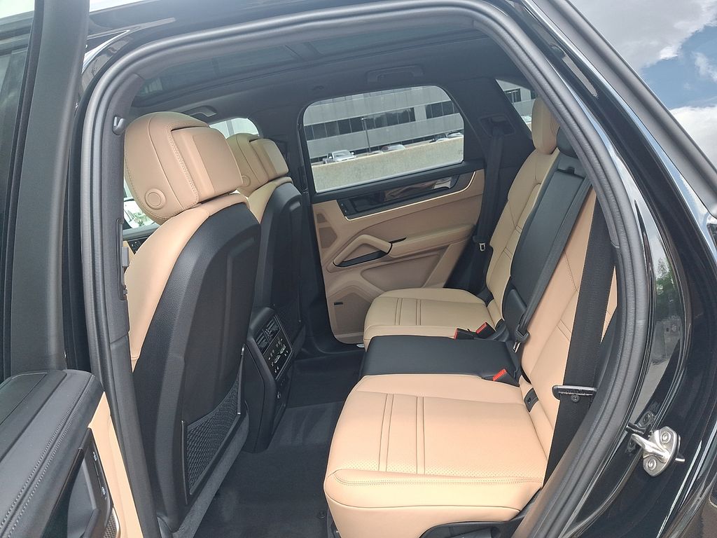Thumbnail: 2026 Porsche Cayenne - 12