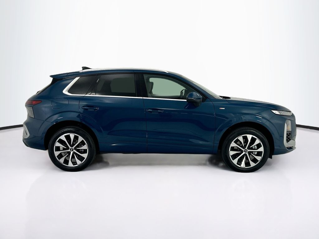 Thumbnail: 2026 Audi Q3 - 4