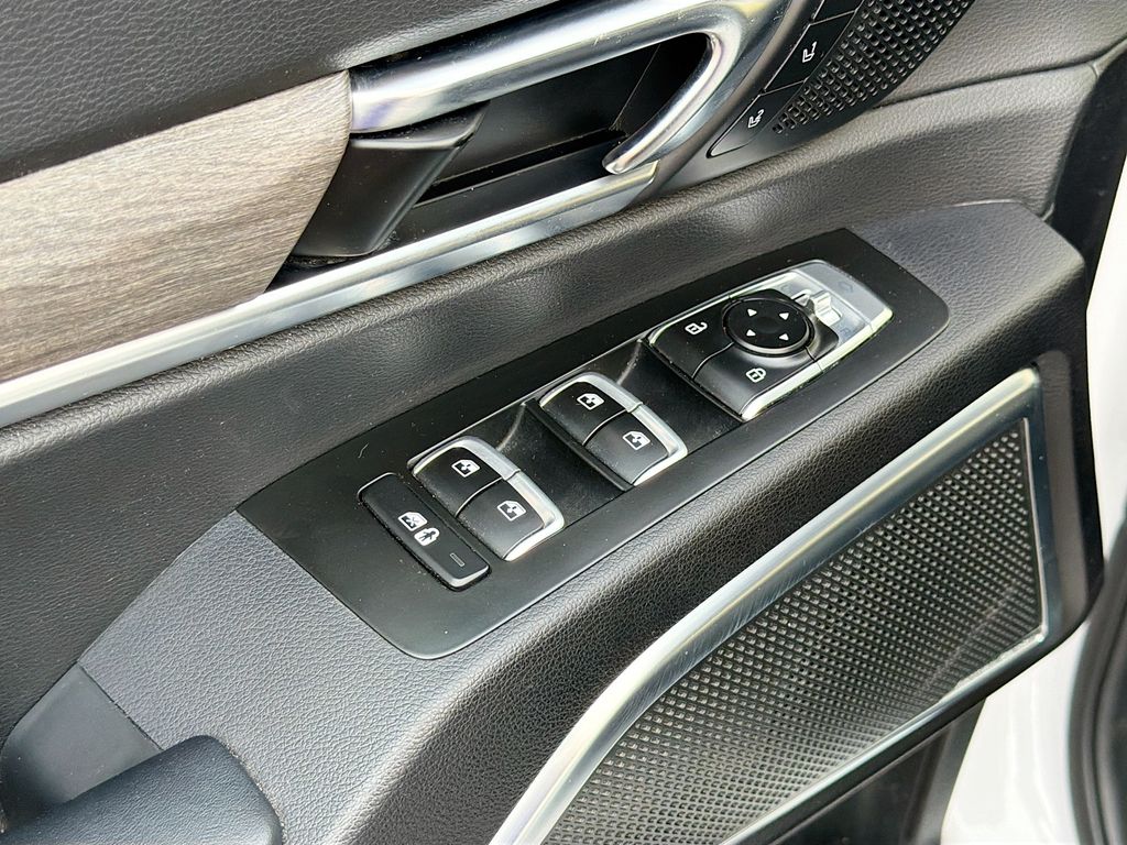 Used 2021 White Kia SX image 18
