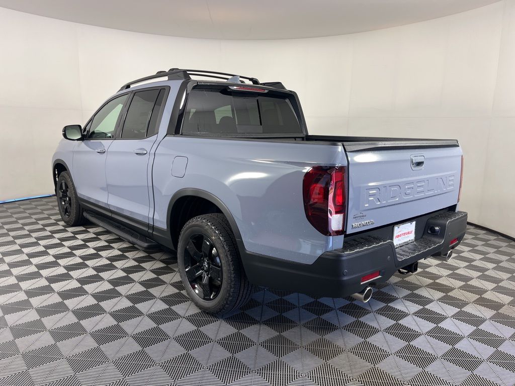 2025 Honda Ridgeline Black Edition 3