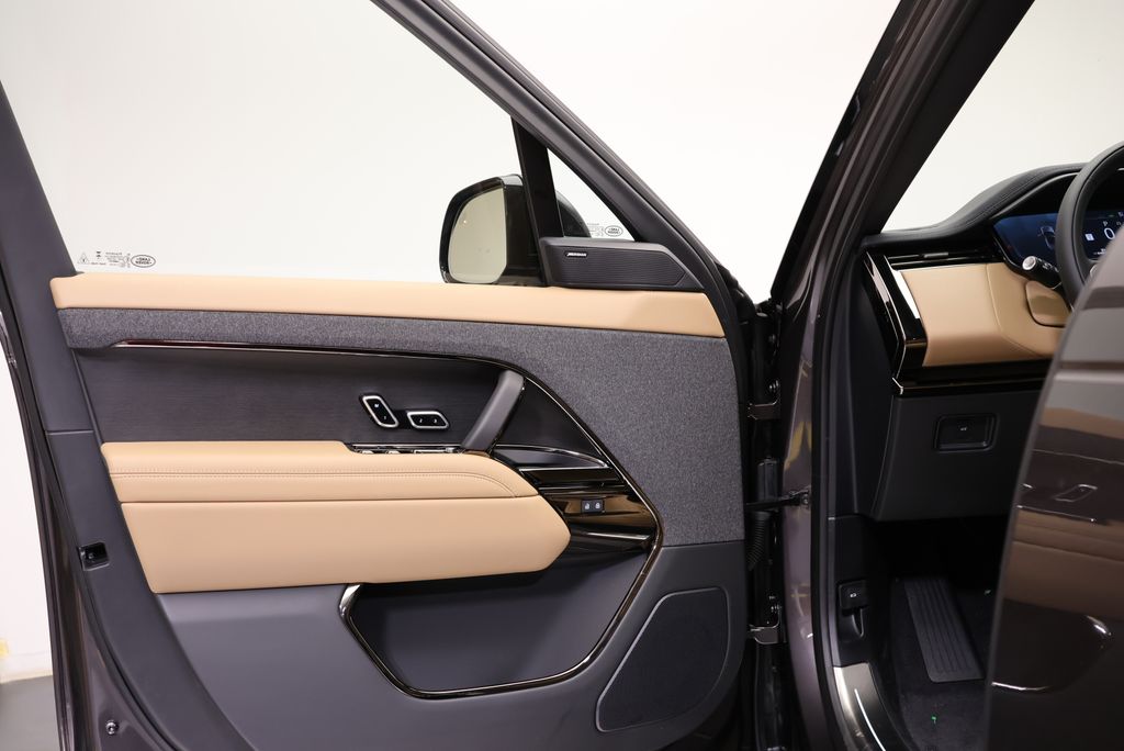 Thumbnail: 2026 Land Rover Range Rover Sport - 25