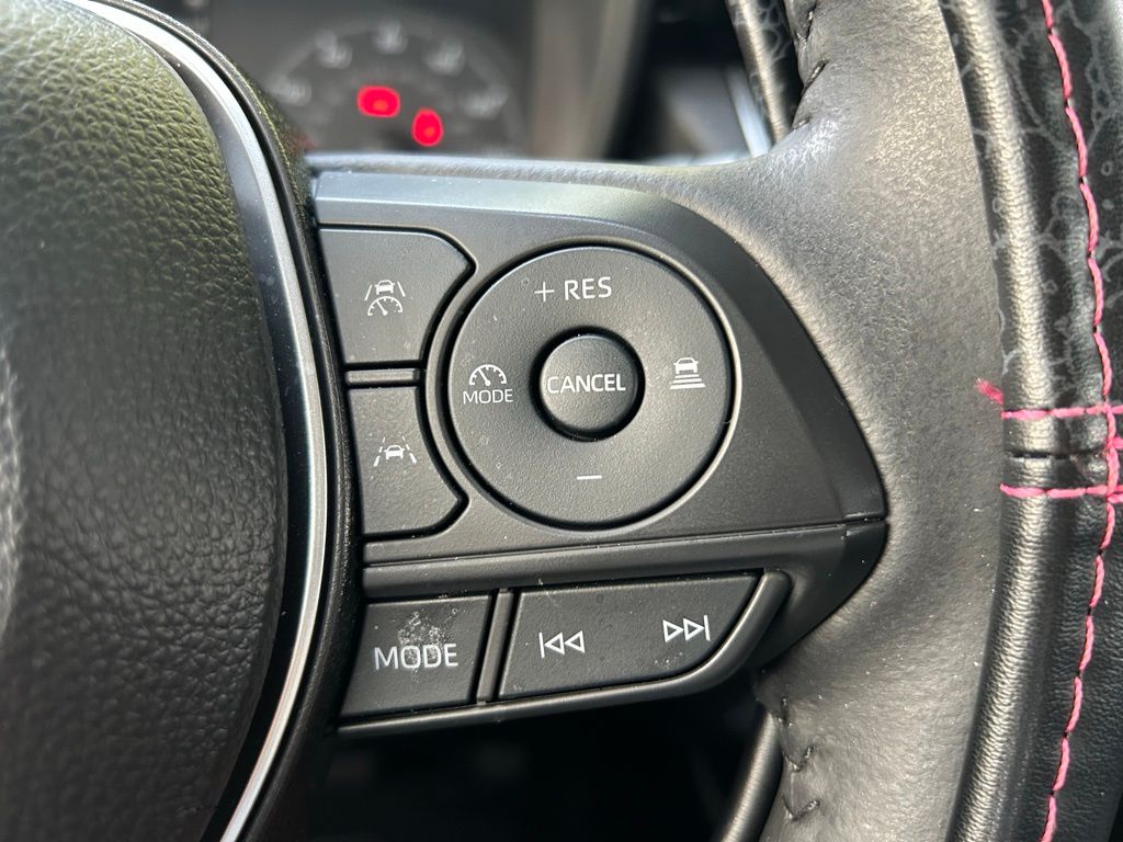 2024 Toyota Corolla Cross LE 23