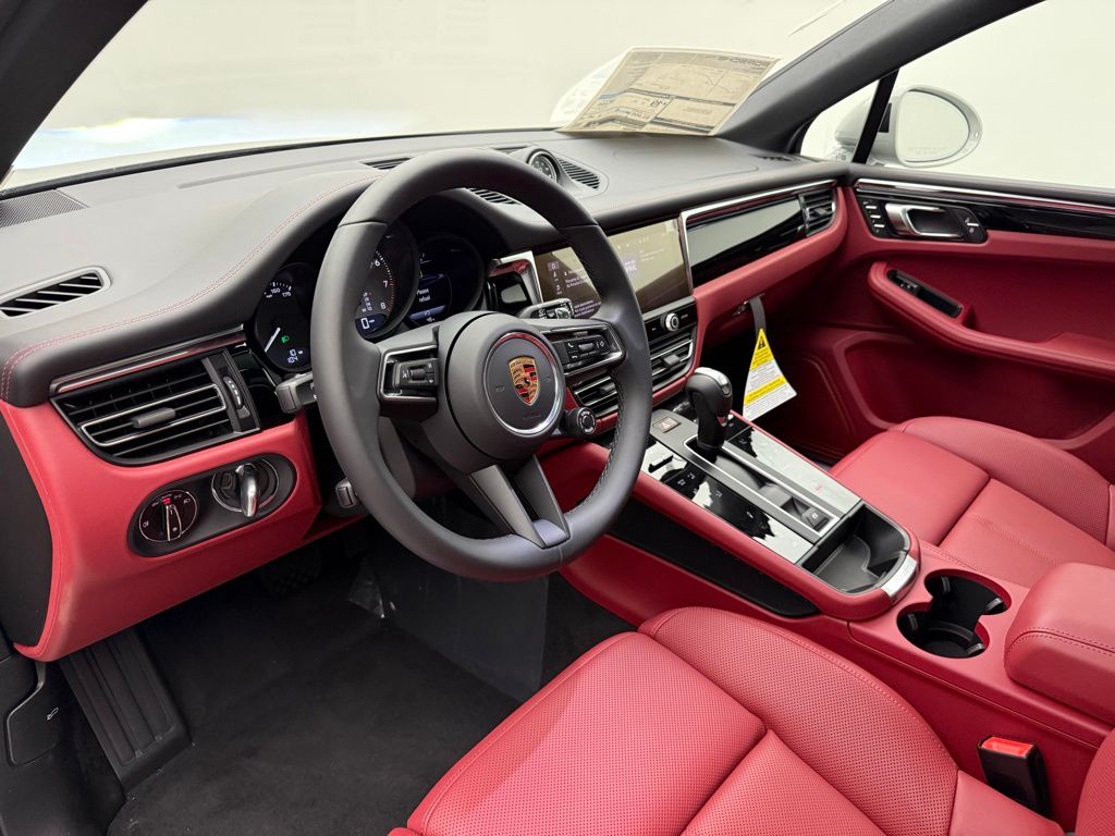 Thumbnail: 2026 Porsche Macan - 4