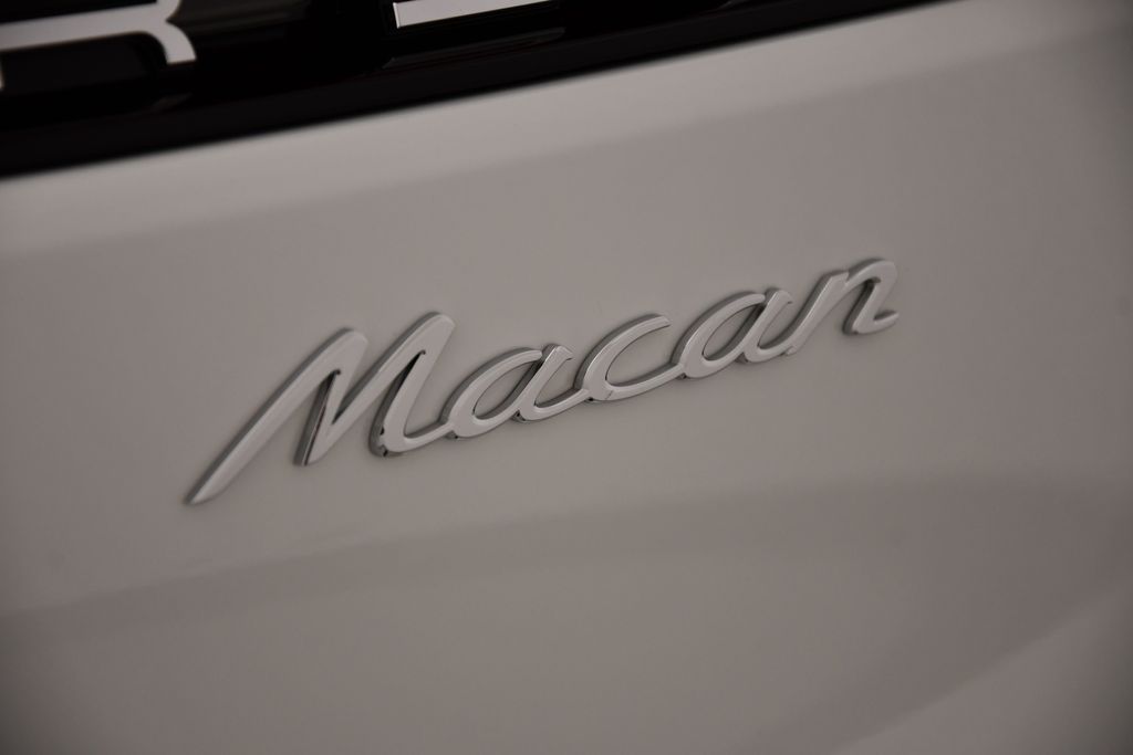 Thumbnail: 2025 Porsche Macan - 9