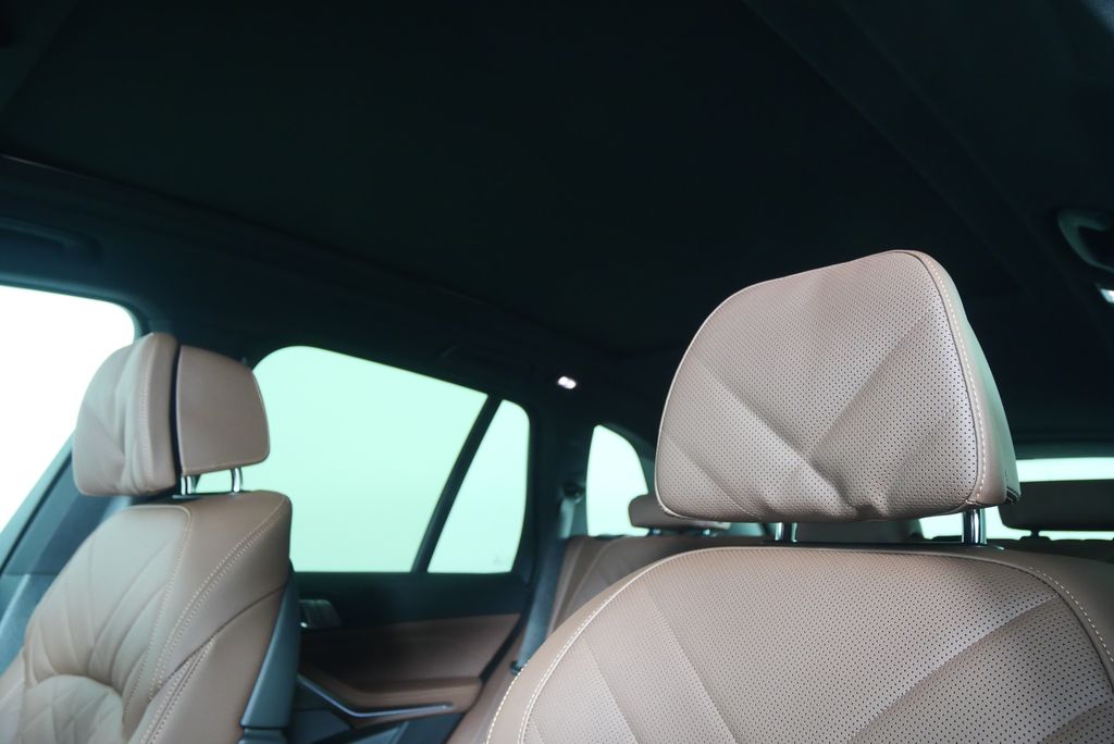 Thumbnail: 2026 BMW X5 - 12