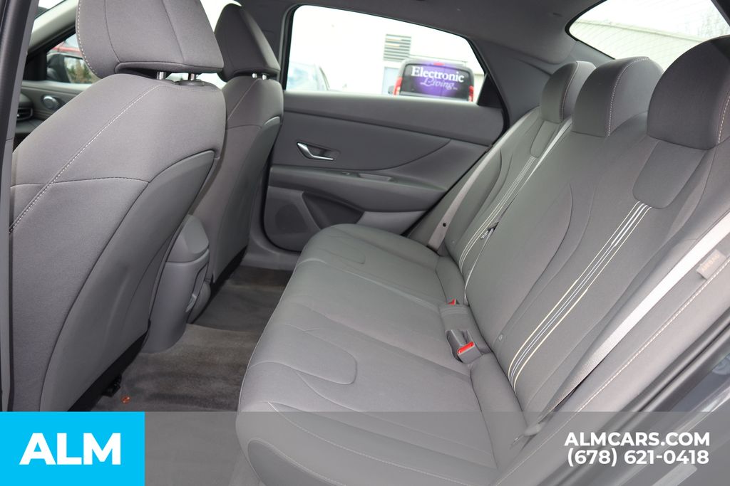 Used 2025 Gray Hyundai SEL Sport image 17