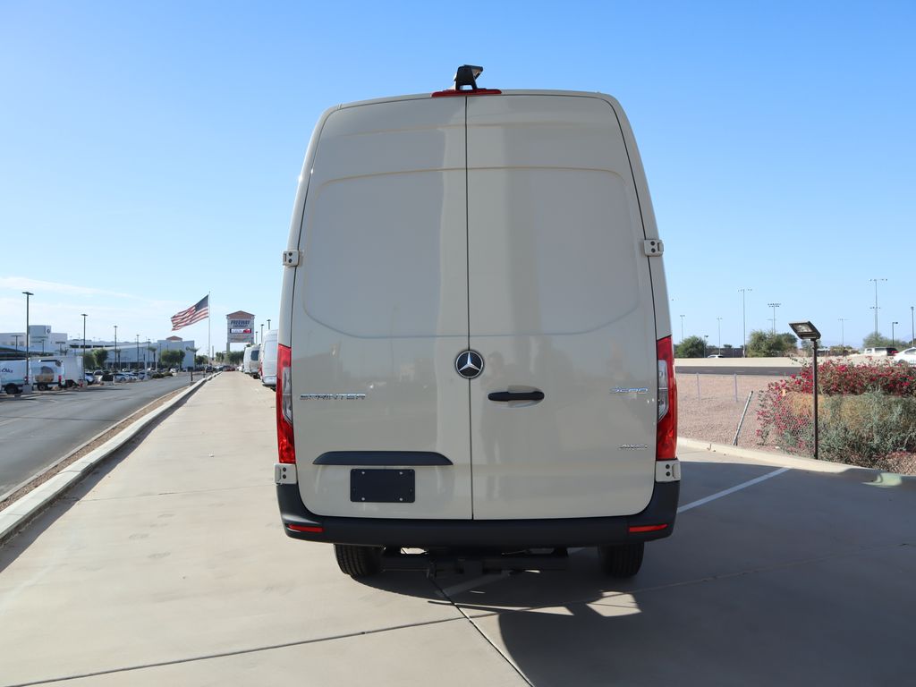 Thumbnail: 2025 Mercedes-Benz Sprinter - 6