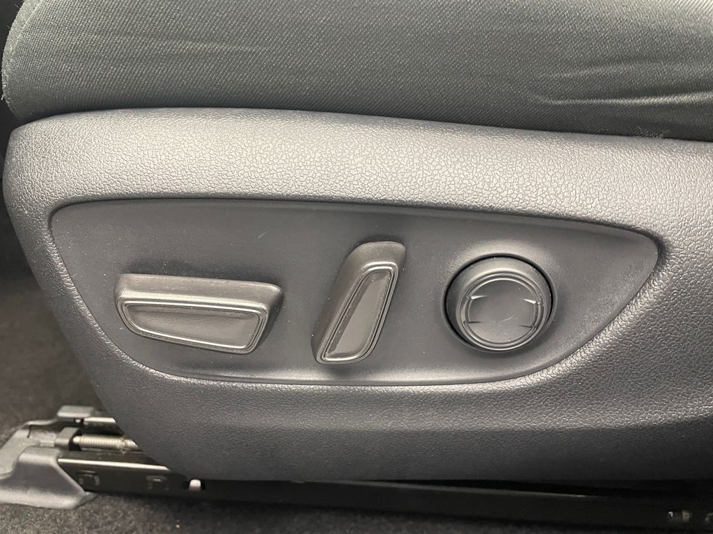 Thumbnail: 2020 Toyota RAV4 - 14