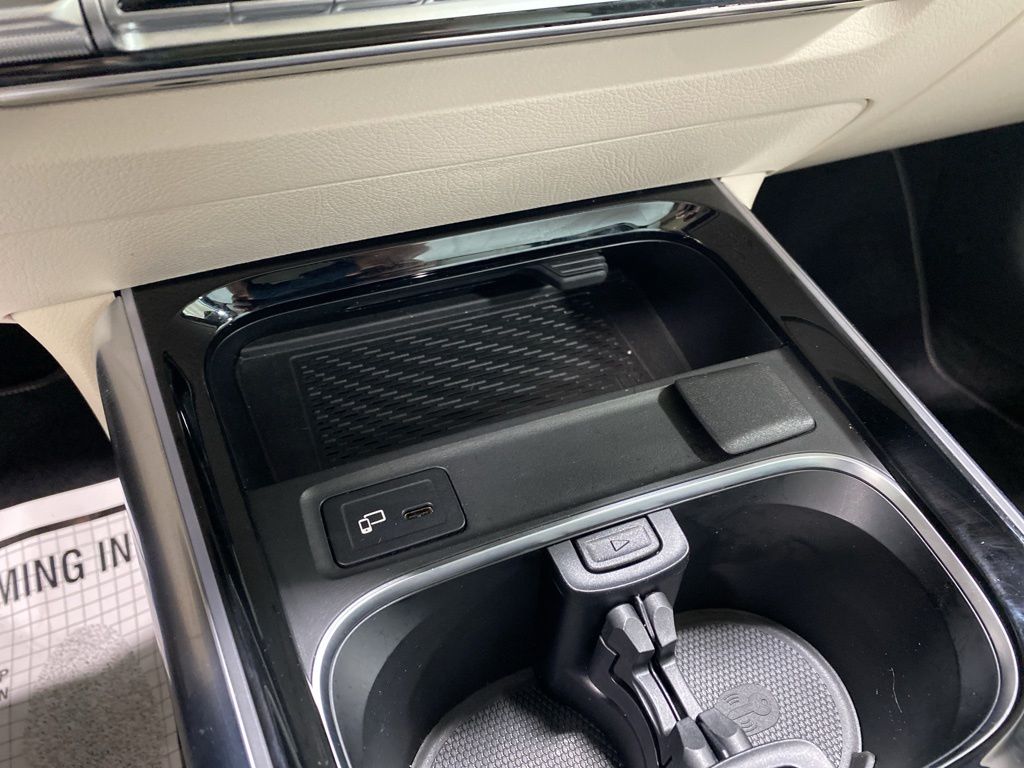 Used 2022 White Mercedes-Benz GLA 250 image 32