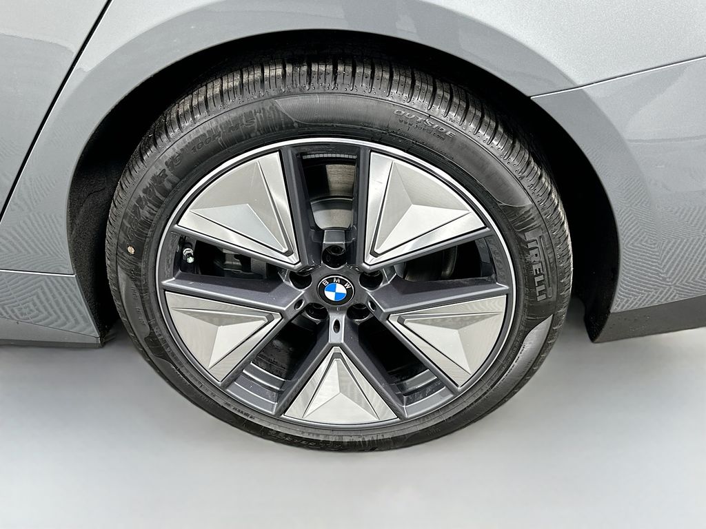 Thumbnail: 2026 BMW i4 - 23