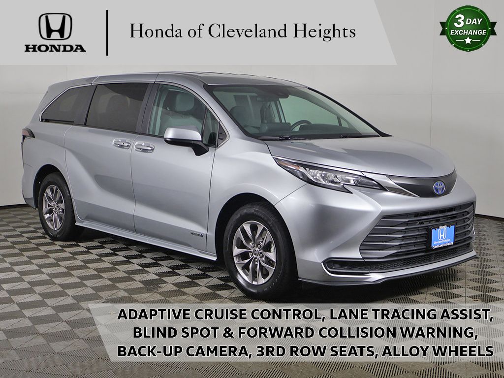 Celestial Silver Metallic 2021 Toyota Sienna LE 8-Passenger FWD Minivan Front-Wheel Drive Continuously Variable Transmission