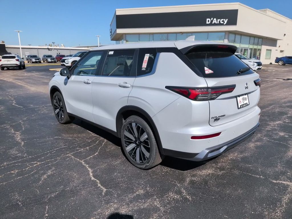 New 2026 White Mitsubishi SE image 13