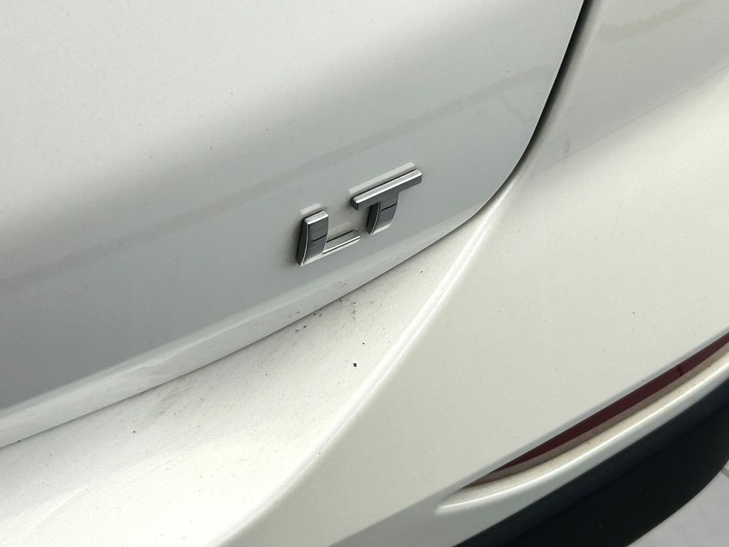 Used 2022 Iridescent Pearl Tricoat Chevrolet LT image 39