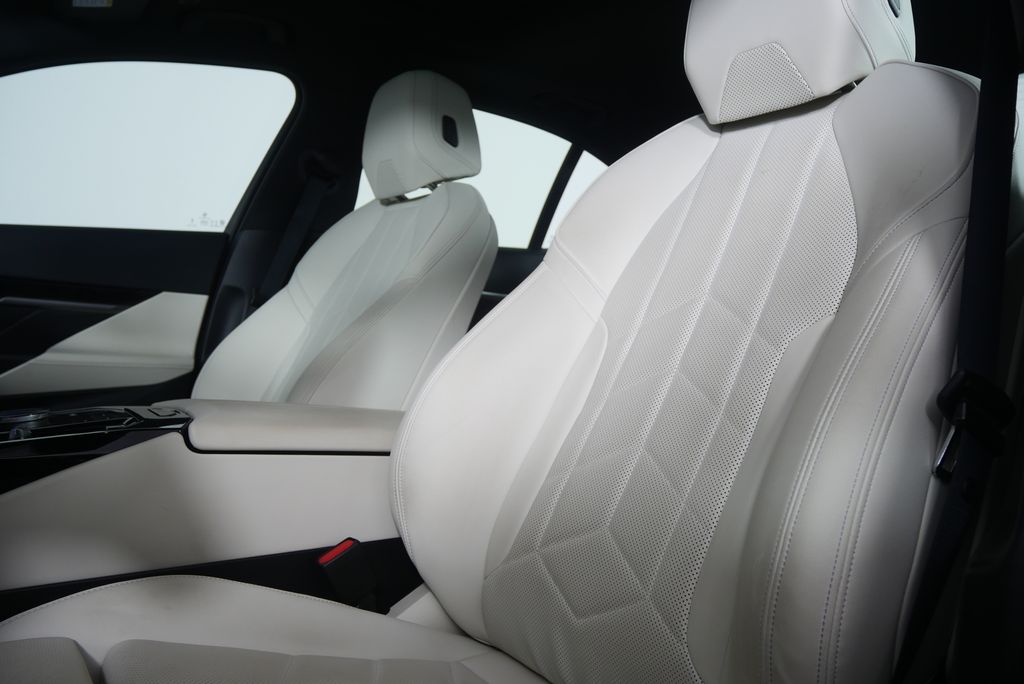 Thumbnail: 2025 BMW 5 Series - 10