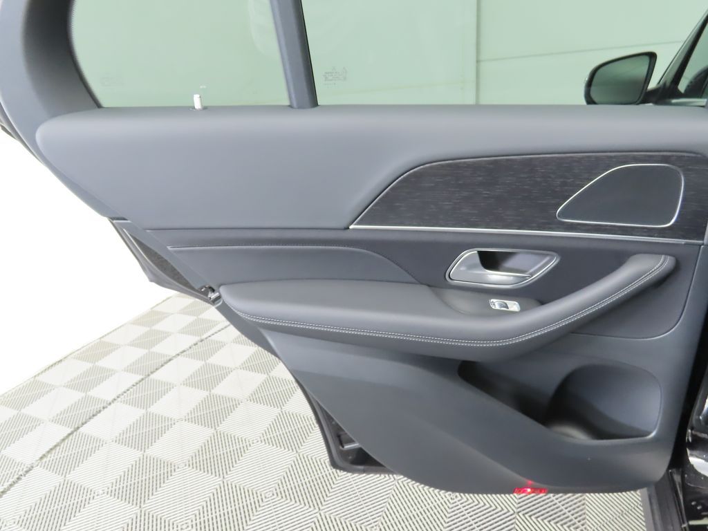 Thumbnail: 2026 Mercedes-Benz GLE - 26