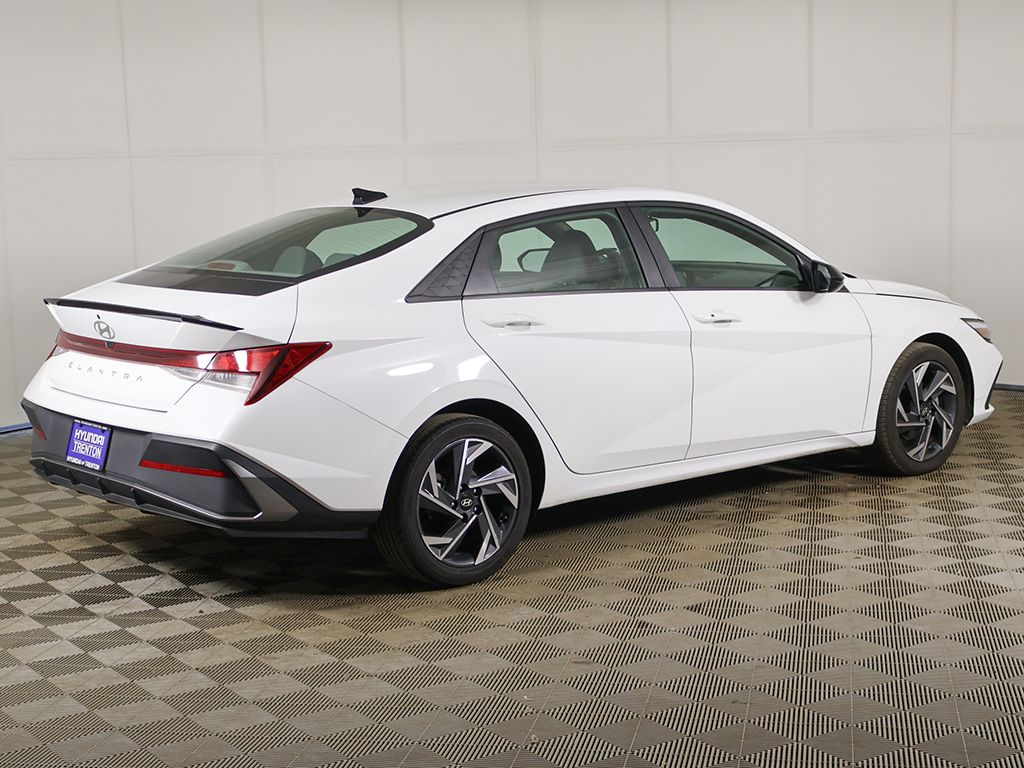 Certified Used 2025 White Hyundai SEL Sport image 9