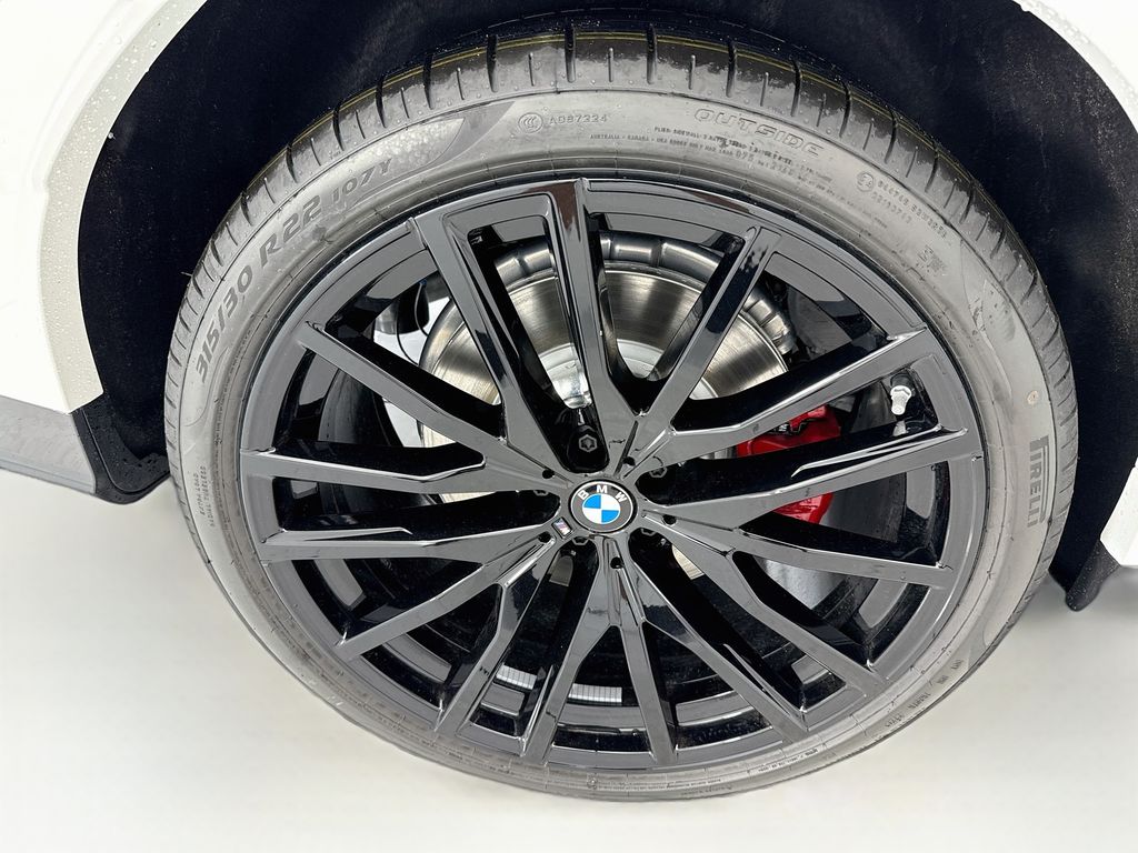 New 2027 White BMW M60i image 32