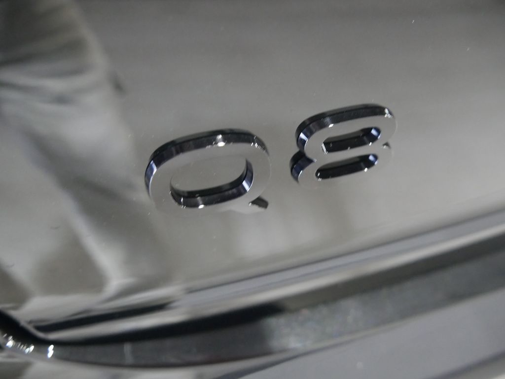 Thumbnail: 2026 Audi Q8 - 9