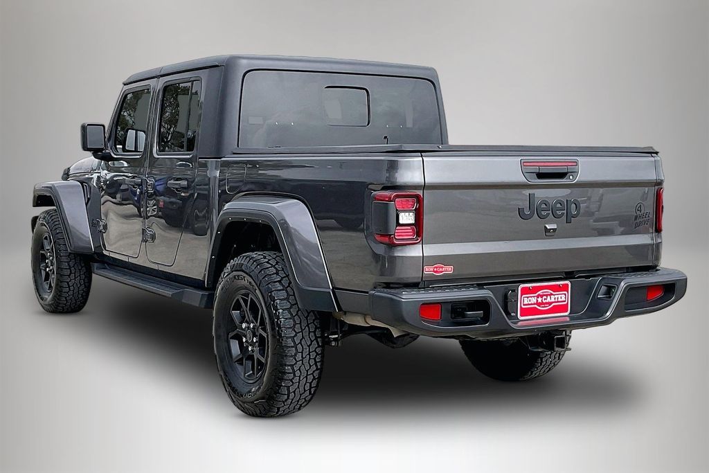 Used 2024 Jeep Gladiator Willys 4D Crew Cab