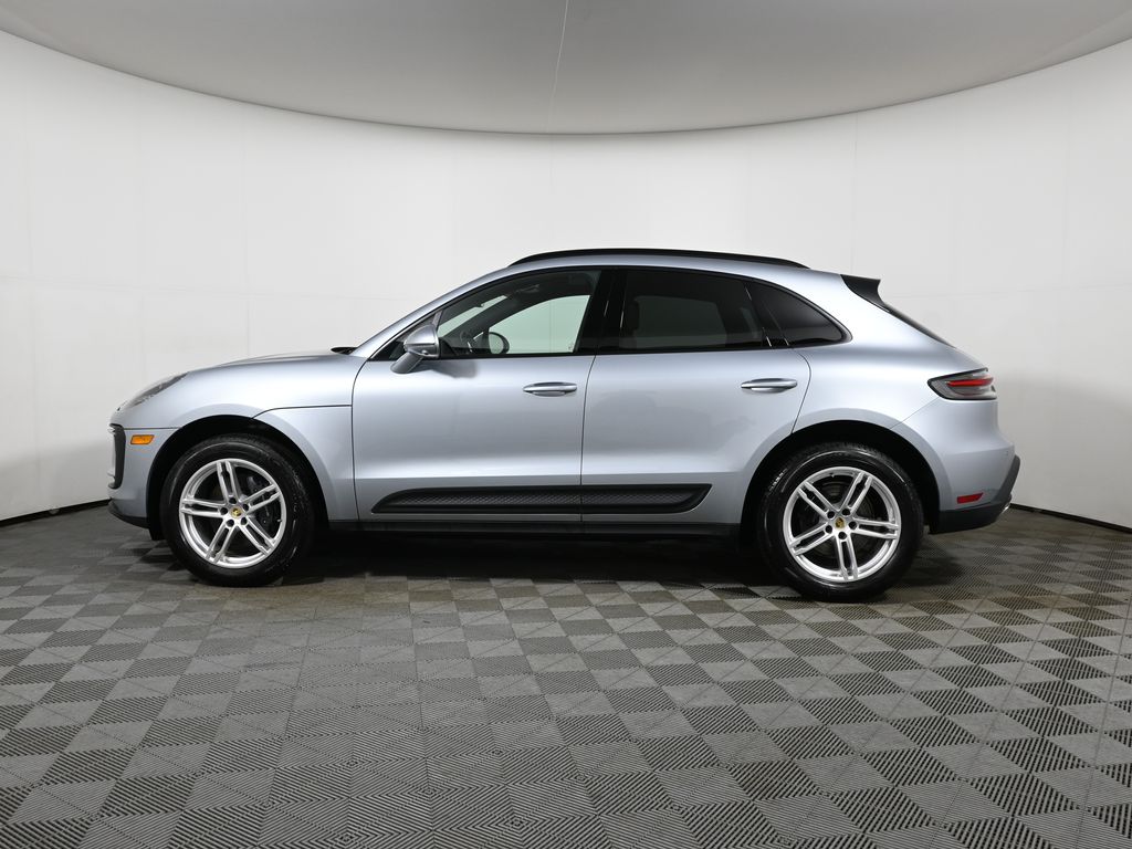 Thumbnail: 2025 Porsche Macan - 2