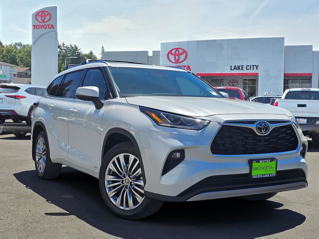 White (Wind Chill Pearl) 2026 Toyota Highlander Hybrid Platinum AWD SUV / Crossover All-Wheel Drive Continuously Variable Transmission