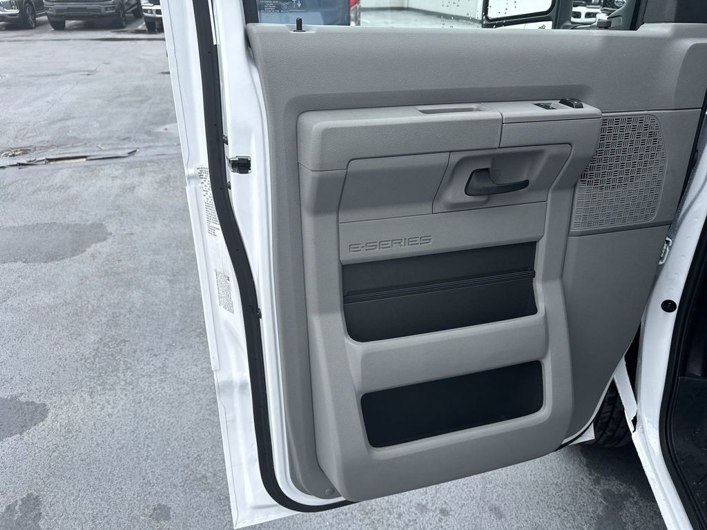 2025 Ford E-350SD Base 10